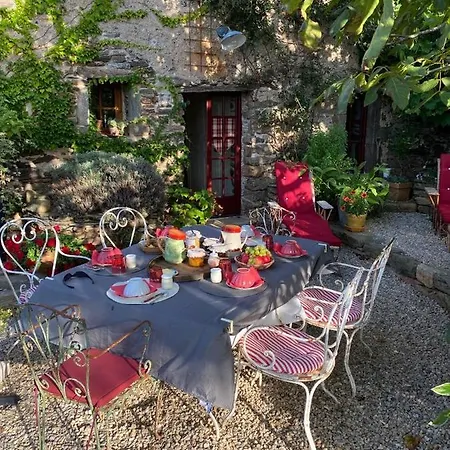 La Maison De Justine Oda ve Kahvaltı Cassaniouze